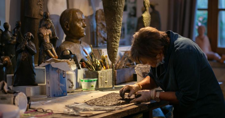 Martha sta facendo una statua