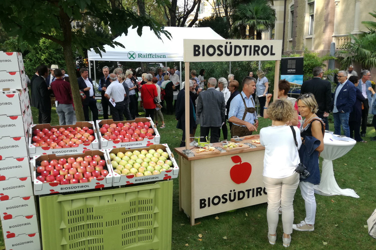 Apfelverkostungsstand Biosüdtirol